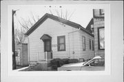 1116B W WASHINGTON ST, a Front Gabled house, built in Milwaukee, Wisconsin in .