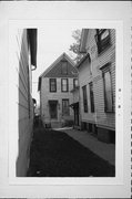 1239A W WASHINGTON ST, a Front Gabled house, built in Milwaukee, Wisconsin in .