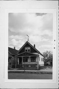 1331 W WASHINGTON ST, a Front Gabled house, built in Milwaukee, Wisconsin in .