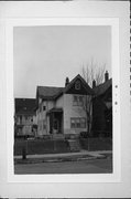 1336 W WASHINGTON ST, a Queen Anne house, built in Milwaukee, Wisconsin in .