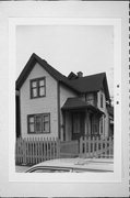 1410 W WASHINGTON ST, a Gabled Ell house, built in Milwaukee, Wisconsin in .