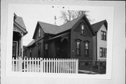 1414 W WASHINGTON ST, a Gabled Ell house, built in Milwaukee, Wisconsin in 1883.