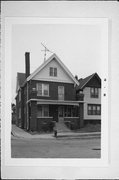 1434-36 W WASHINGTON ST, a Cross Gabled duplex, built in Milwaukee, Wisconsin in .