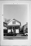 1530 W WASHINGTON ST, a Front Gabled house, built in Milwaukee, Wisconsin in .