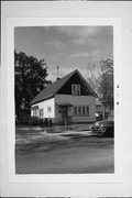 1533 W WASHINGTON ST, a Front Gabled house, built in Milwaukee, Wisconsin in .