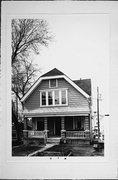 2735 S WENTWORTH AVE, a Front Gabled house, built in Milwaukee, Wisconsin in 1915.