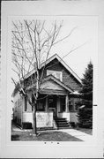 2807 S WENTWORTH AVE, a Bungalow house, built in Milwaukee, Wisconsin in 1918.