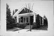 2931 S WENTWORTH AVE, a Craftsman house, built in Milwaukee, Wisconsin in 1918.