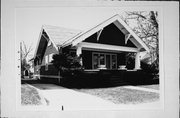 2937 S WENTWORTH AVE, a Craftsman house, built in Milwaukee, Wisconsin in 1919.