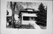 2940 S WENTWORTH AVE, a American Foursquare house, built in Milwaukee, Wisconsin in 1908.