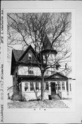 2978 S WENTWORTH AVE, a Queen Anne house, built in Milwaukee, Wisconsin in 1902.