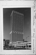 777 E WISCONSIN AVE, a Late-Modern large office building, built in Milwaukee, Wisconsin in 1973.