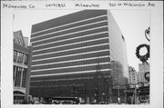 310 W WISCONSIN AVE, a Late-Modern large office building, built in Milwaukee, Wisconsin in 1982.