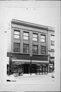 527-29 W WISCONSIN AVE, a Twentieth Century Commercial retail building, built in Milwaukee, Wisconsin in 1915.