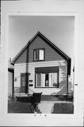 2132 S WOODWARD ST, a Front Gabled house, built in Milwaukee, Wisconsin in 1915.