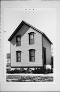 2263 S WOODWARD ST, a Front Gabled house, built in Milwaukee, Wisconsin in .