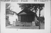 2412 S WOODWARD ST, a Front Gabled house, built in Milwaukee, Wisconsin in 1901.