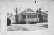 952 BENTON AVE, a Bungalow house, built in Janesville, Wisconsin in 1919.