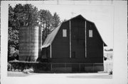 132 COUNTY HIGHWAY E, a Astylistic Utilitarian Building barn, built in St. Joseph, Wisconsin in 1917.