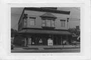 105 S MAIN ST, a Queen Anne retail building, built in Verona, Wisconsin in 1898.