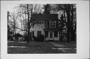 922 WALNUT ST, a Queen Anne house, built in West Bend, Wisconsin in 1893.