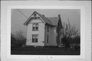 S92 W27070 KARLSTAD DR, a Queen Anne house, built in Vernon, Wisconsin in 1900.