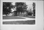 561 NORTH AVE, a Bungalow house, built in Hartland, Wisconsin in 1922.