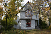 619 MACARTHUR AVE, a Queen Anne house, built in Ashland, Wisconsin in 1888.