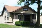 1800 ILLINOIS AVE, a Bungalow house, built in New Holstein, Wisconsin in 1918.