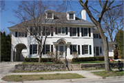 2518 E Lake Bluff Blvd, a Colonial Revival/Georgian Revival house, built in Shorewood, Wisconsin in 1919.