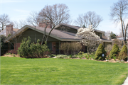 2535 E Lake Bluff Blvd, a Contemporary house, built in Shorewood, Wisconsin in 1953.