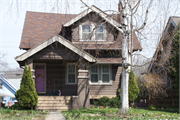 4312 N MARYLAND AVE, a Bungalow house, built in Shorewood, Wisconsin in 1920.