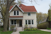 2210 E NEWTON AVE, a Queen Anne house, built in Shorewood, Wisconsin in 1915.