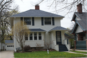 2421 E NEWTON AVE, a American Foursquare house, built in Shorewood, Wisconsin in 1920.