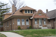 1420 E OLIVE ST, a Bungalow house, built in Shorewood, Wisconsin in 1926.