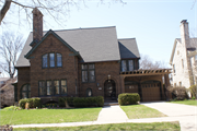 4429 N Prospect Ave, a English Revival Styles house, built in Shorewood, Wisconsin in 1915.