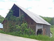 S 1586 24 VALLEY ROAD, a Astylistic Utilitarian Building barn, built in Jefferson, Wisconsin in 1930.