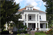 802 S 8TH ST, a Neoclassical/Beaux Arts house, built in Watertown, Wisconsin in 1907.