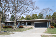 5202 BURNETT DR, a Ranch house, built in Madison, Wisconsin in 1961.