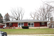 5109-11 MANITOWOC PKWY, a Ranch duplex, built in Madison, Wisconsin in 1960.