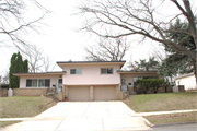 5209-11 MANITOWOC PKWY, a Ranch duplex, built in Madison, Wisconsin in 1961.