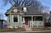 715 OAKLAND AVE, a Queen Anne house, built in Waukesha, Wisconsin in 1890.