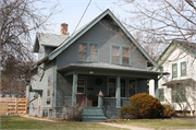 1012 BEECHWOOD AVE, a Front Gabled, built in Waukesha, Wisconsin in 1921.