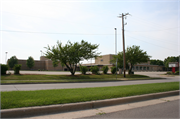 401 E ROBERTA DR, a Contemporary elementary, middle, jr.high, or high, built in Waukesha, Wisconsin in 1957.