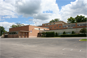520 E NEWHALL AVE, a Contemporary elementary, middle, jr.high, or high, built in Waukesha, Wisconsin in 1953.