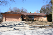 1414 MAGNOLIA DR, a Ranch house, built in Waukesha, Wisconsin in 1959.