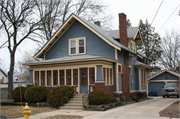 428 CENTRAL AVE, a Front Gabled house, built in Waukesha, Wisconsin in 1917.