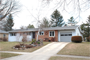 4814 SOUTH HILL DR, a Ranch house, built in Madison, Wisconsin in 1957.