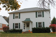 309 WARREN CT, a Colonial Revival/Georgian Revival house, built in Allouez, Wisconsin in 1940.