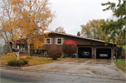 524 SOMERSET DR, a Contemporary house, built in Allouez, Wisconsin in 1973.